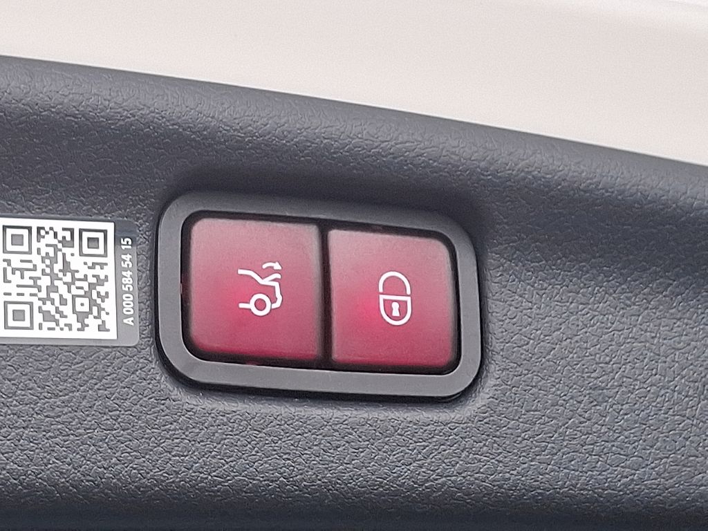 2025 Mercedes Benz C 300 4MATIC photo 25