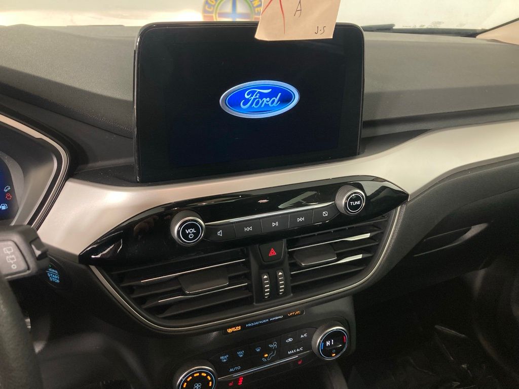 2020 Ford Escape SE Sport Hybrid photo 2