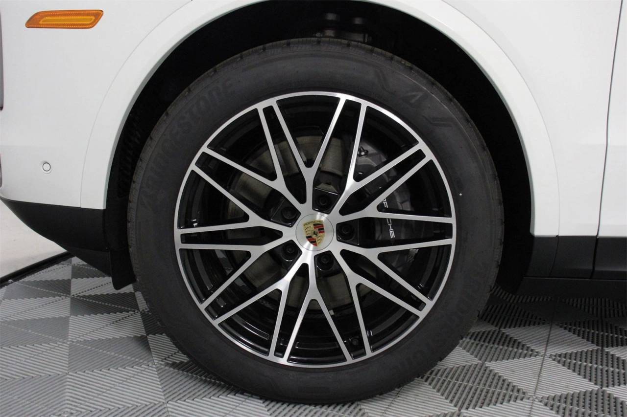 2025 Porsche Cayenne photo 16