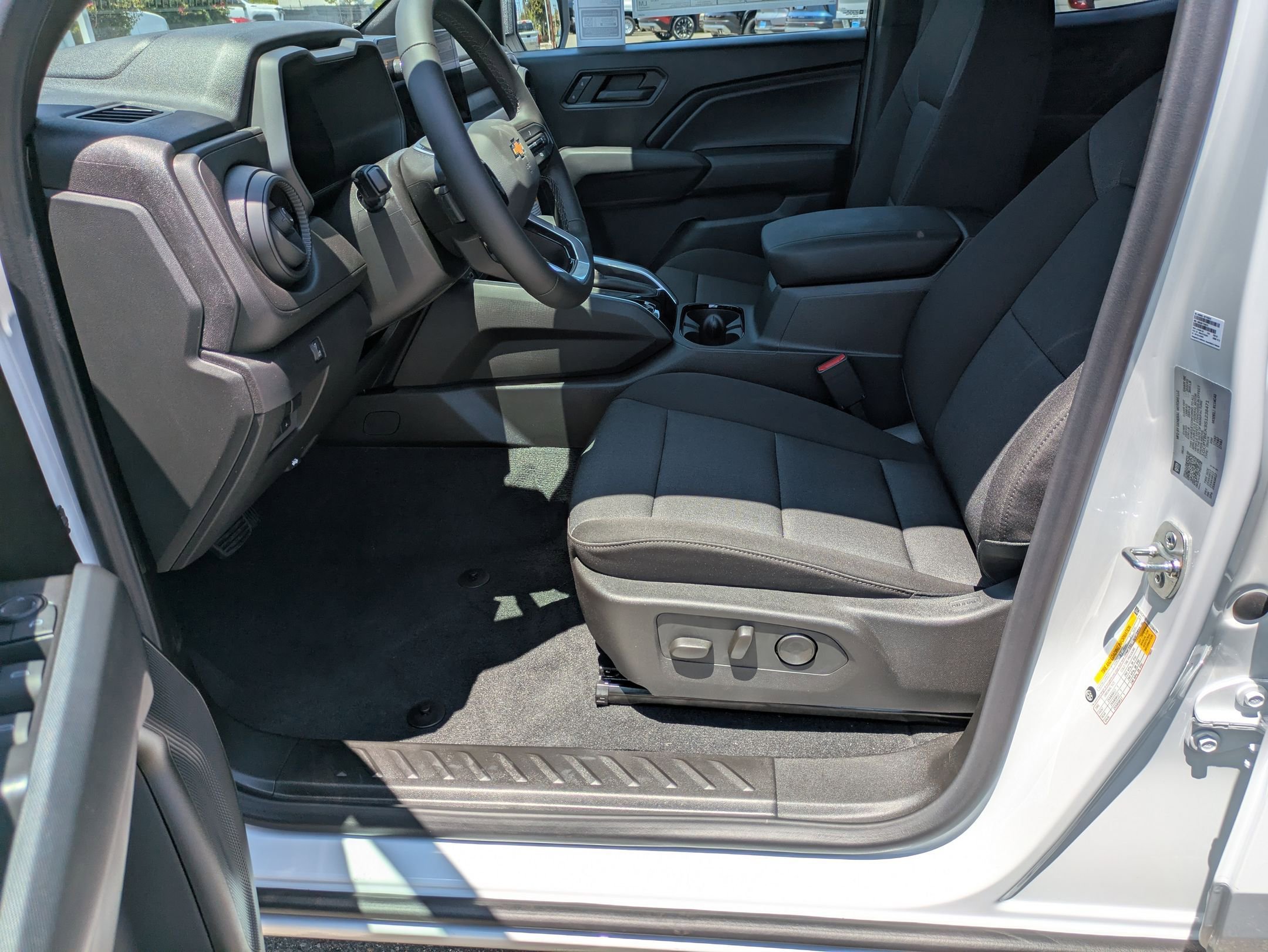 2025 Chevrolet Colorado LT photo 11