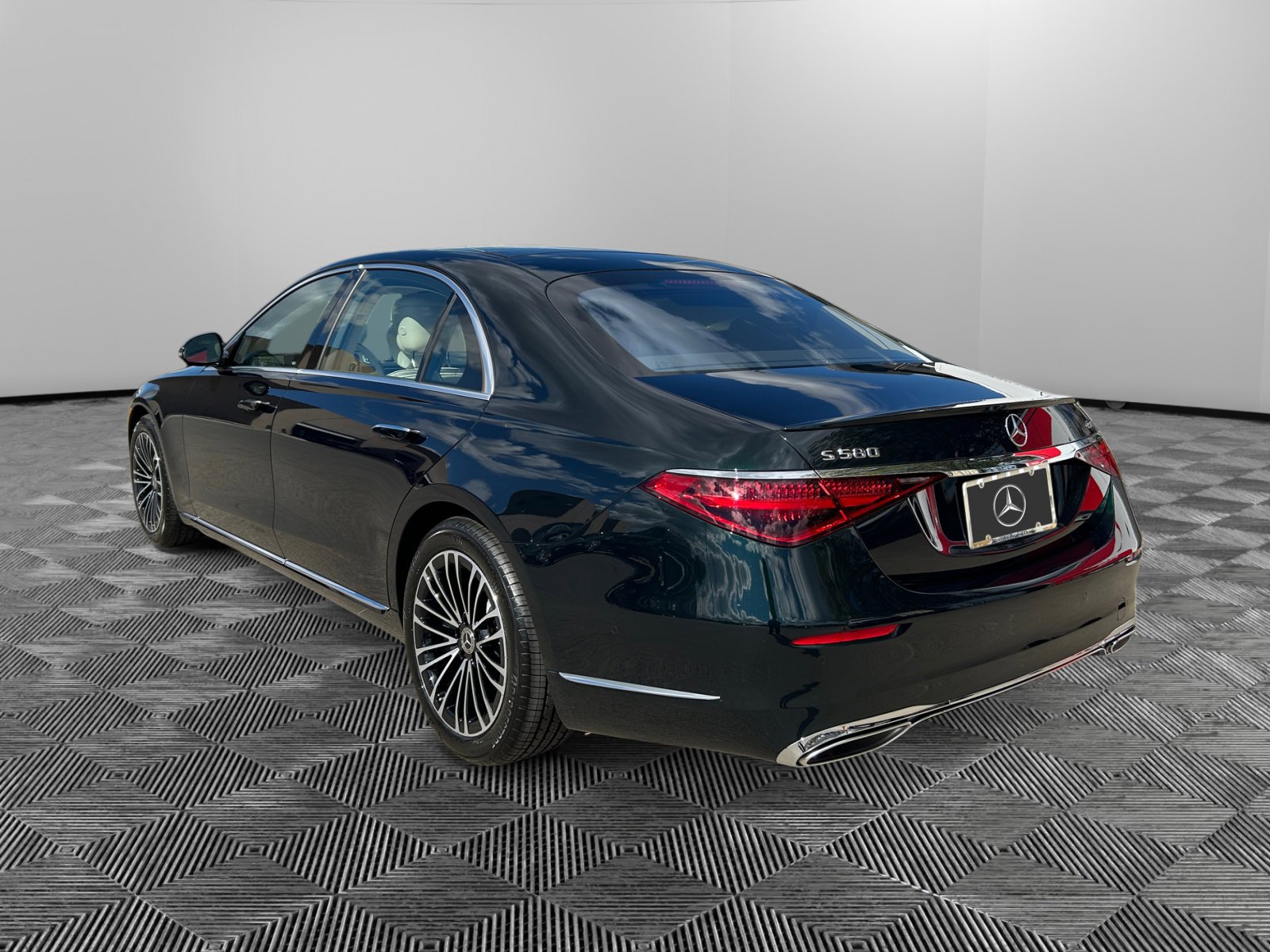 2026 Mercedes Benz S 580 4MATIC photo 3