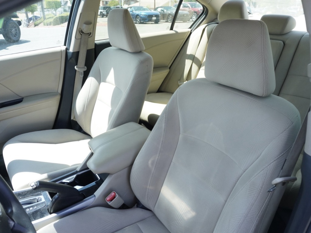 2017 Honda Accord EX photo 18