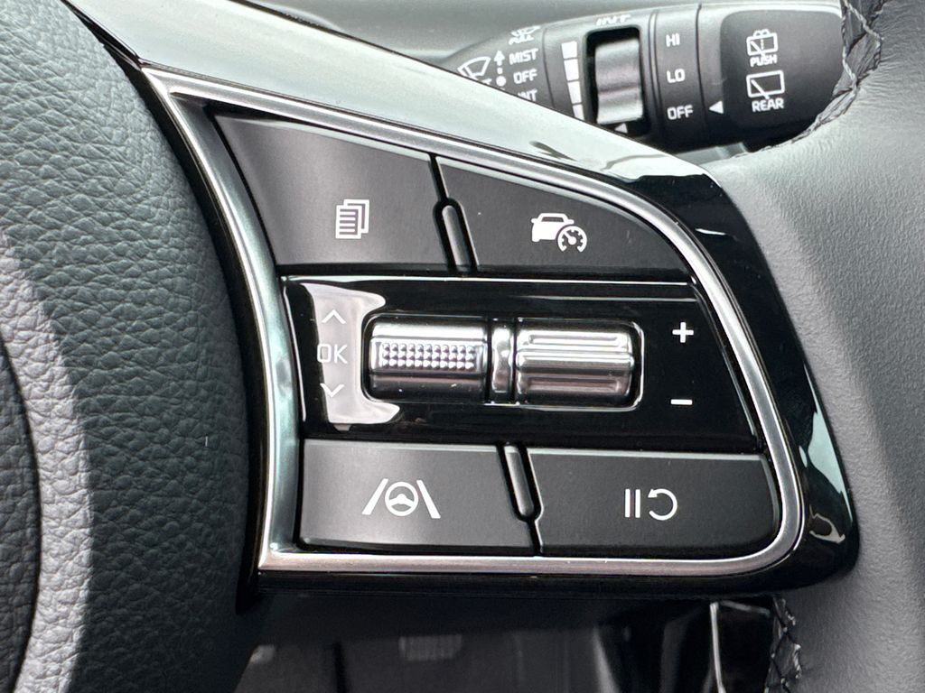 2025 Kia Seltos EX photo 25