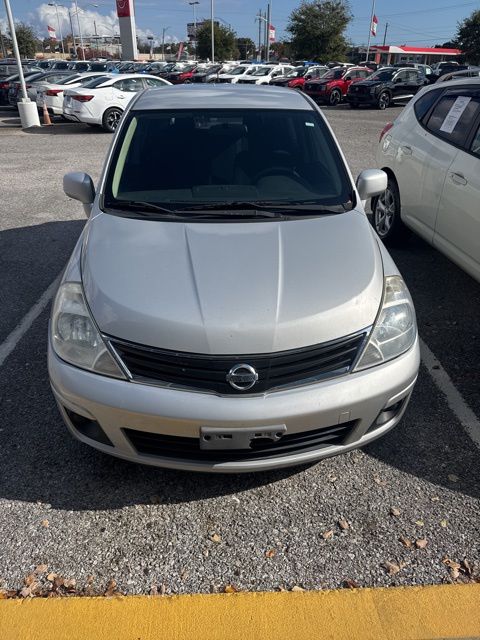 2012 Nissan Versa S's photo