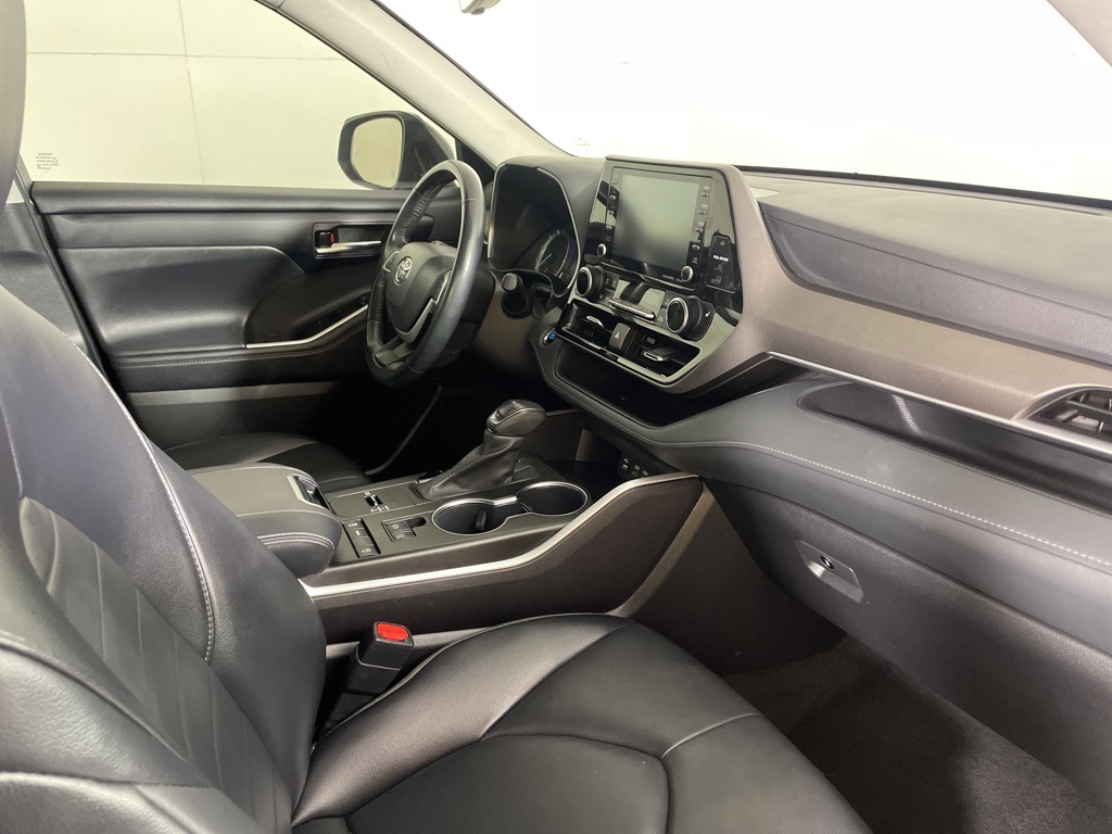 2022 Toyota Highlander XLE photo 12