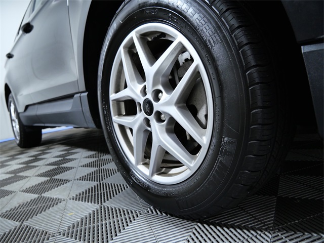 2024 Ford Edge SEL photo 2