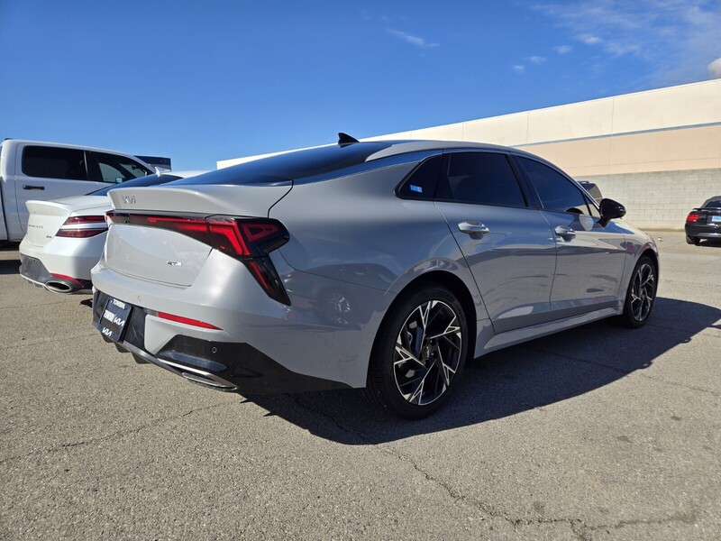 2025 Kia K5 GT-Line photo 3