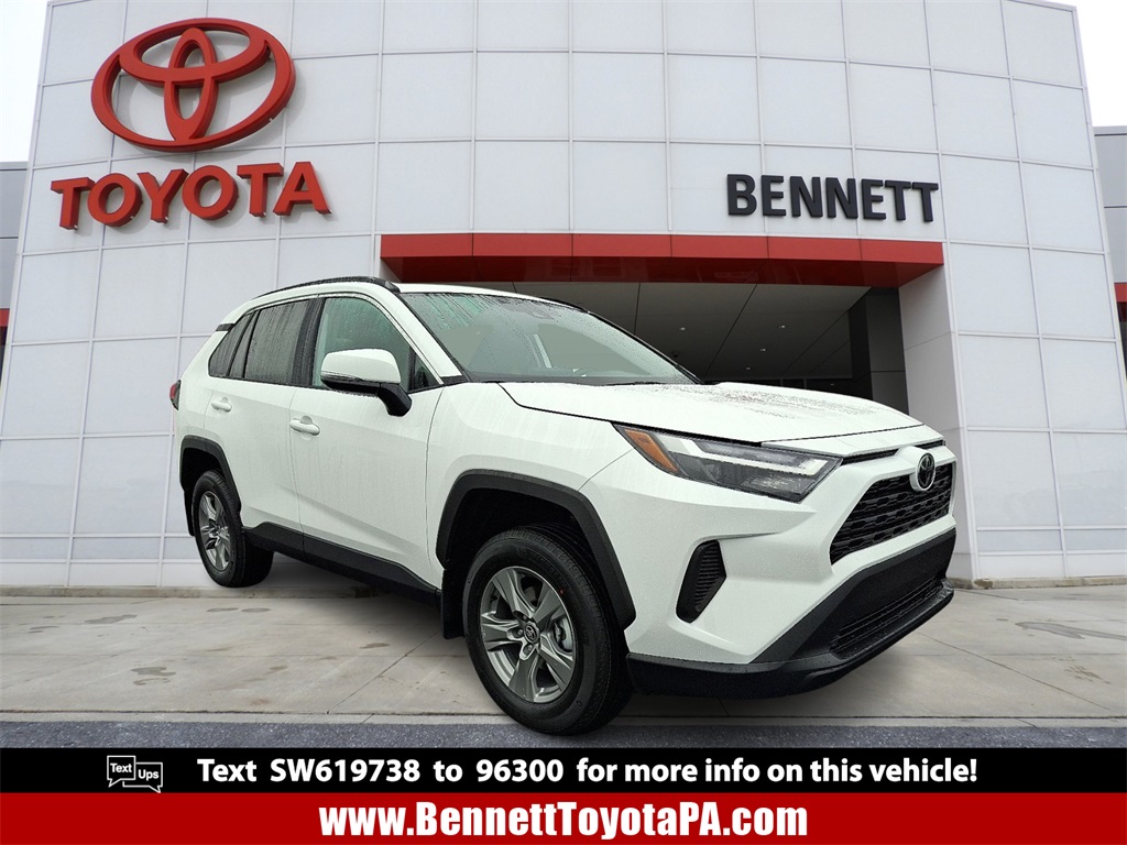 2025 Toyota RAV4 XLE's photo