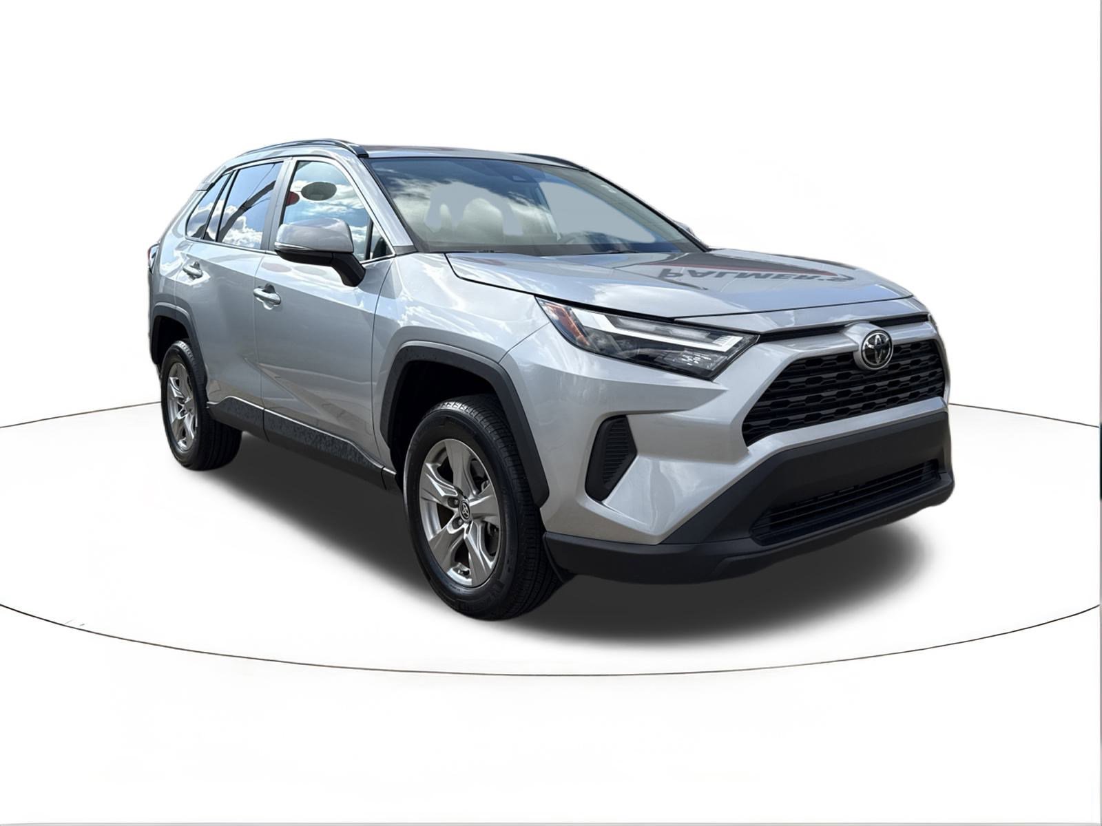 2024 Toyota RAV4 XLE's photo