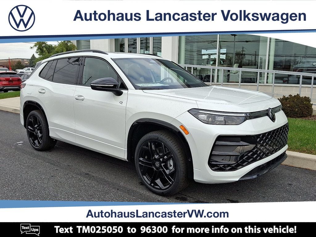 2026 Volkswagen Tiguan SE R-LINE BLACK's photo