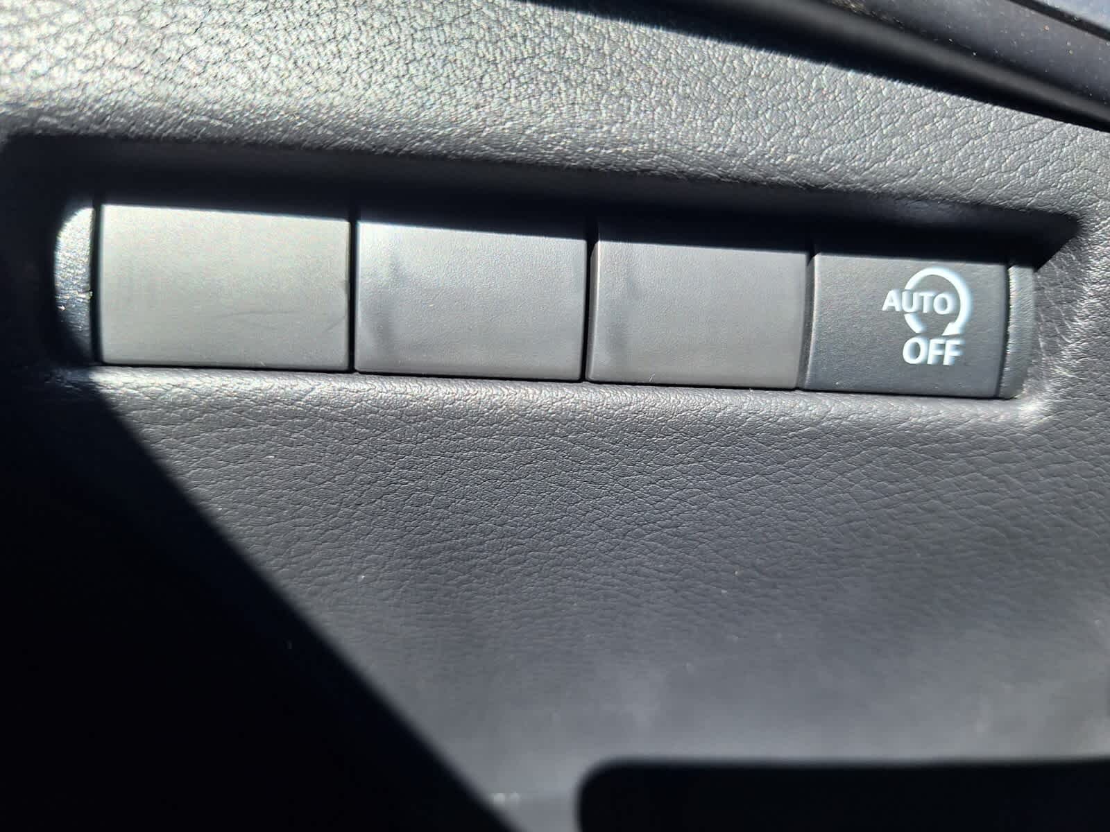 2026 Nissan Kicks SV photo 9