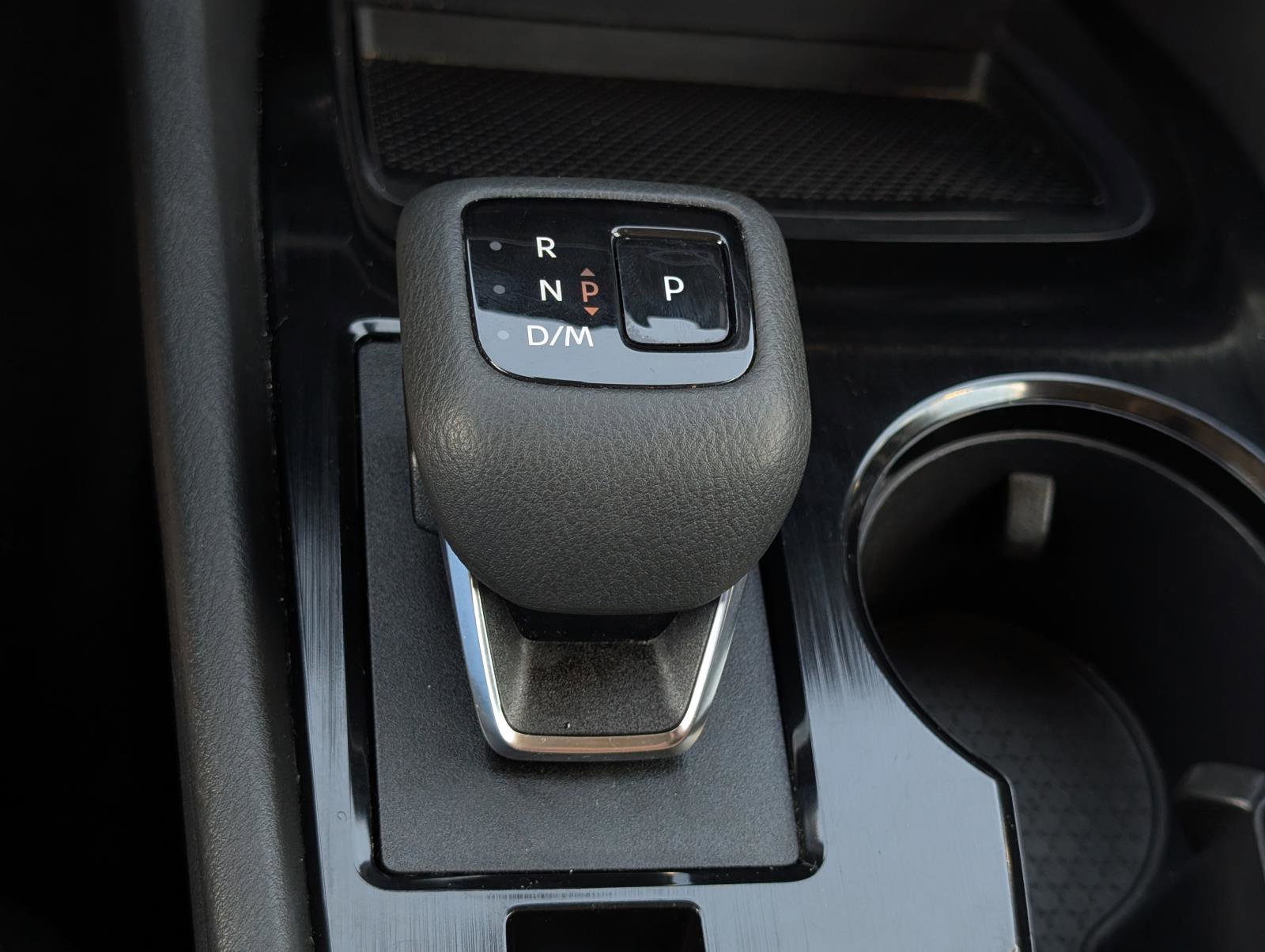 2023 Nissan Rogue SV photo 9