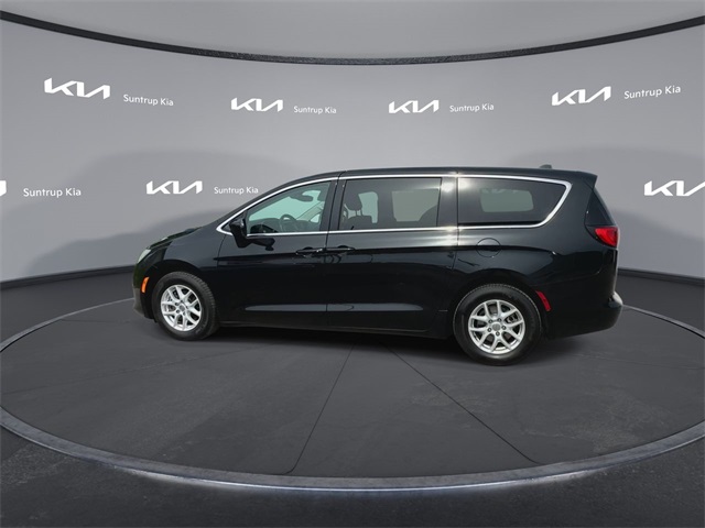 2017 Chrysler Pacifica LX photo 10