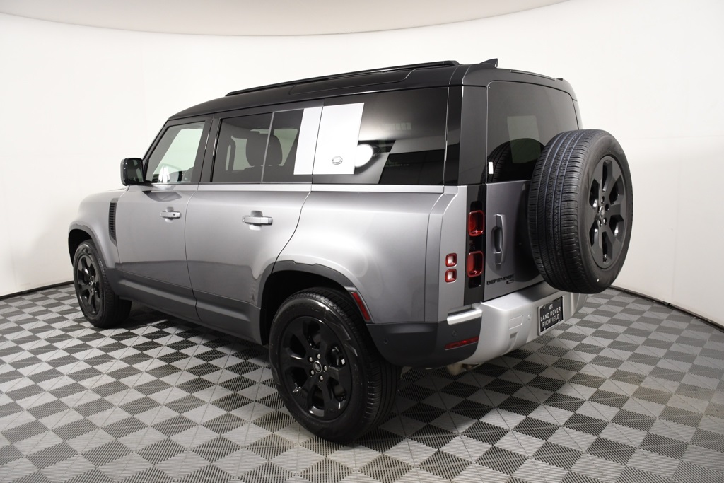 2023 Land Rover Defender 110 SE photo 3