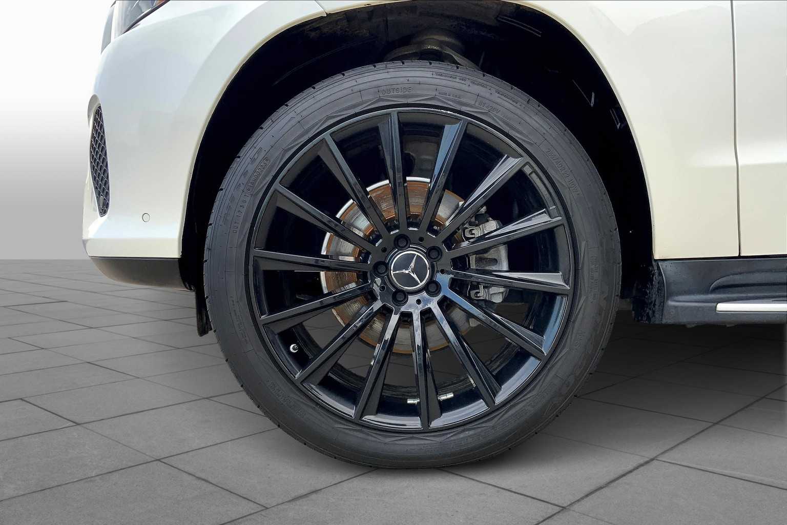 2017 Mercedes Benz GLS 450 4MATIC photo 9