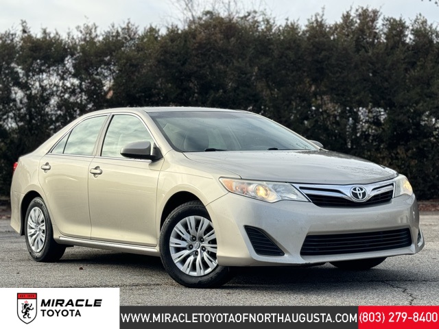 2014 Toyota Camry LE's photo