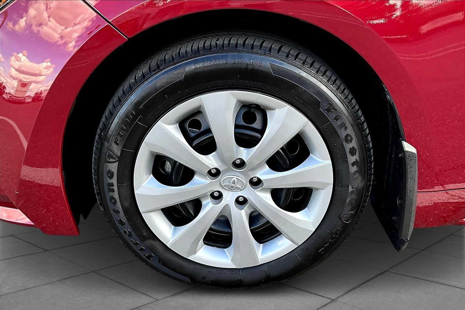 2024 Toyota Corolla LE photo 10