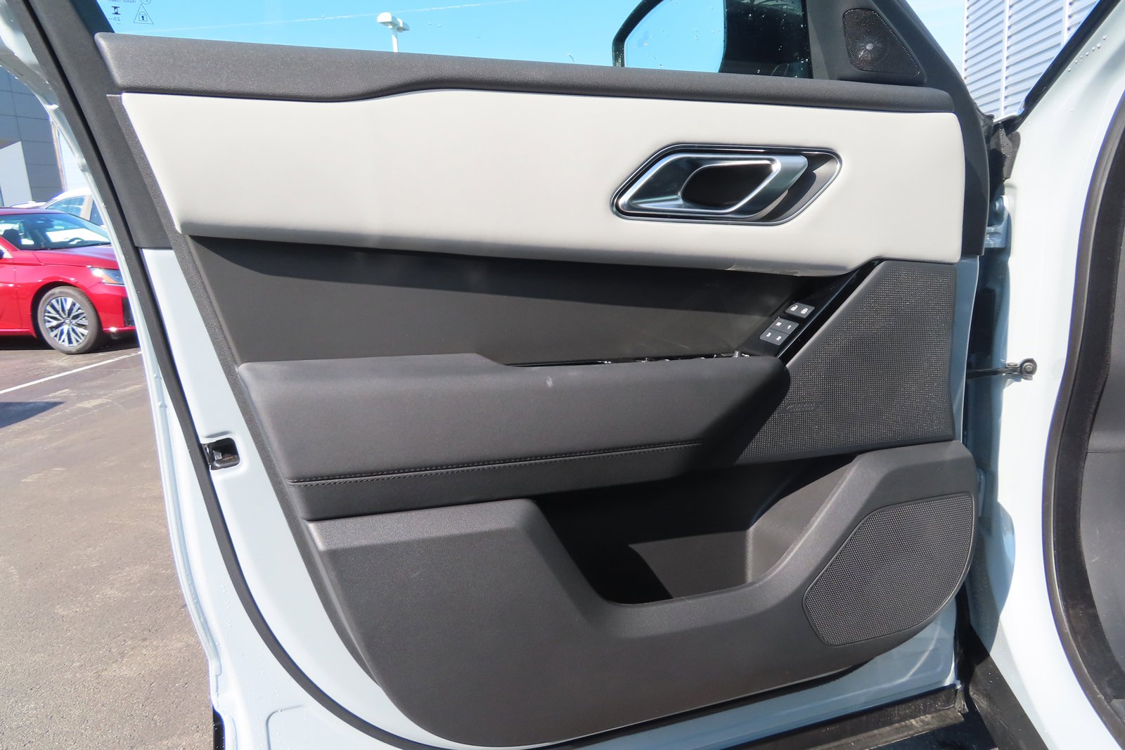 2025 Land Rover Range Rover Velar SE photo 25