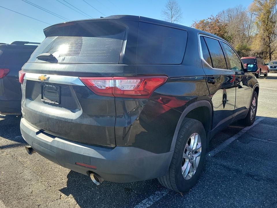 2019 Chevrolet Traverse LS photo 2