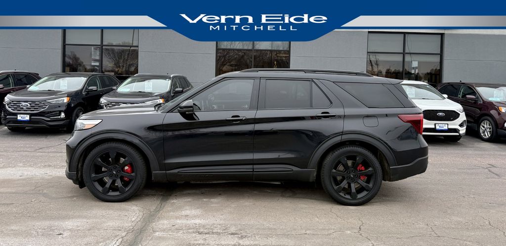 2023 Ford Explorer ST's photo