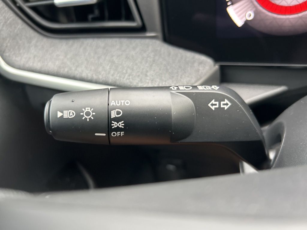2025 Nissan Kicks SV photo 19