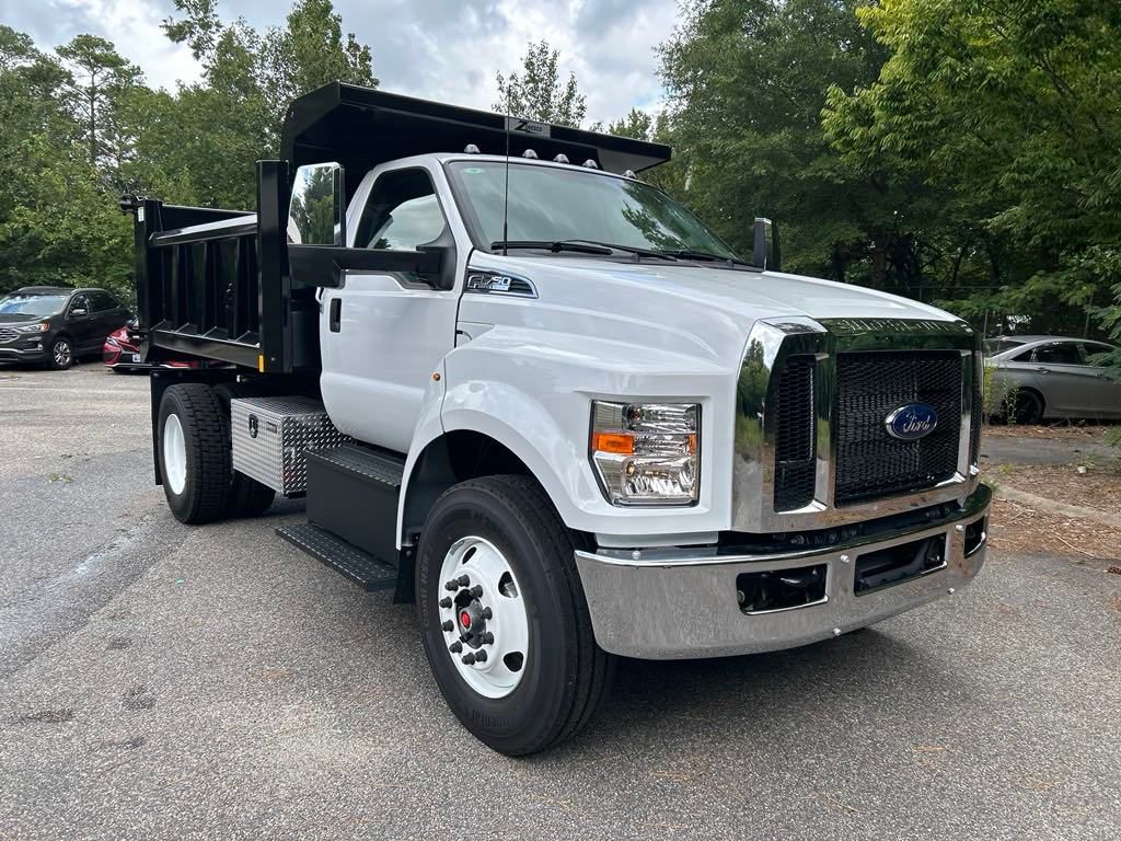 2025 Ford F-750 Base photo 2