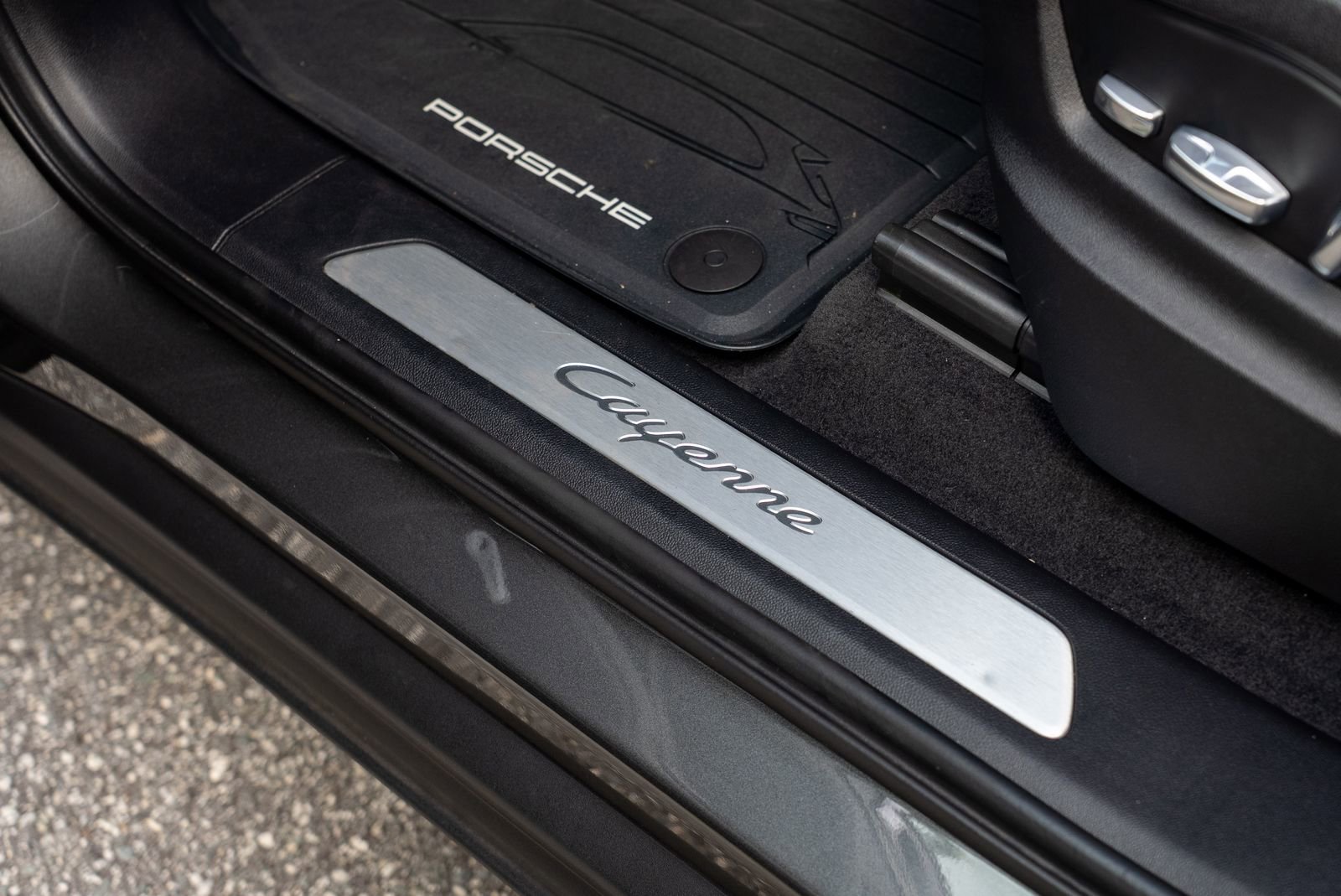 2021 Porsche Cayenne Base photo 19