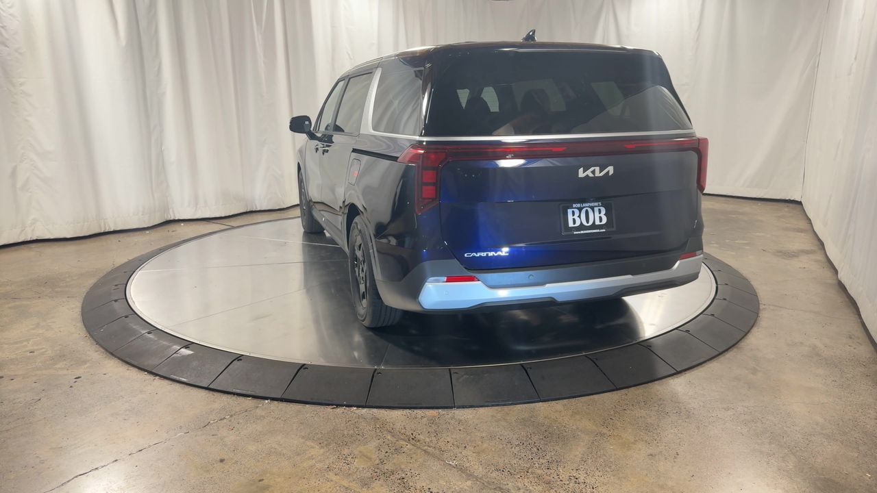 2026 Kia Carnival LXS photo 4