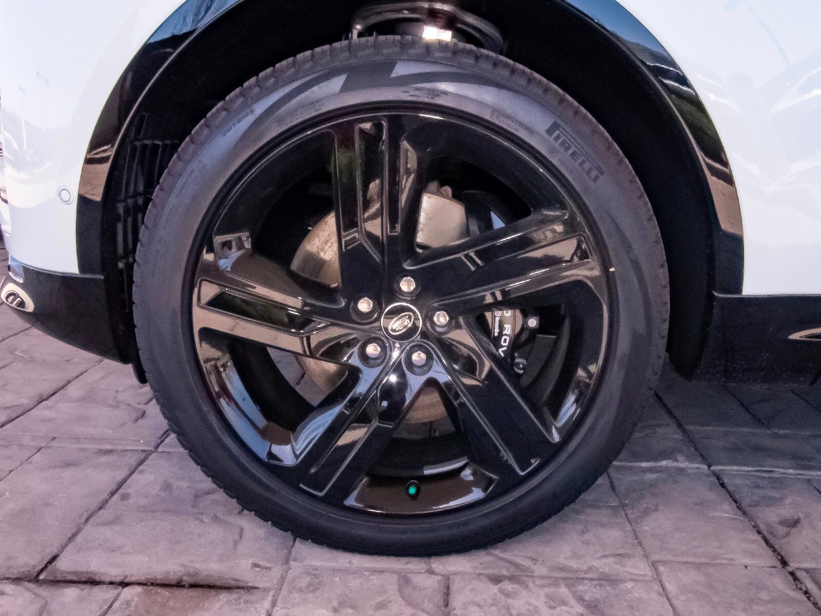 2025 Land Rover Discovery Metropolitan Edition photo 51