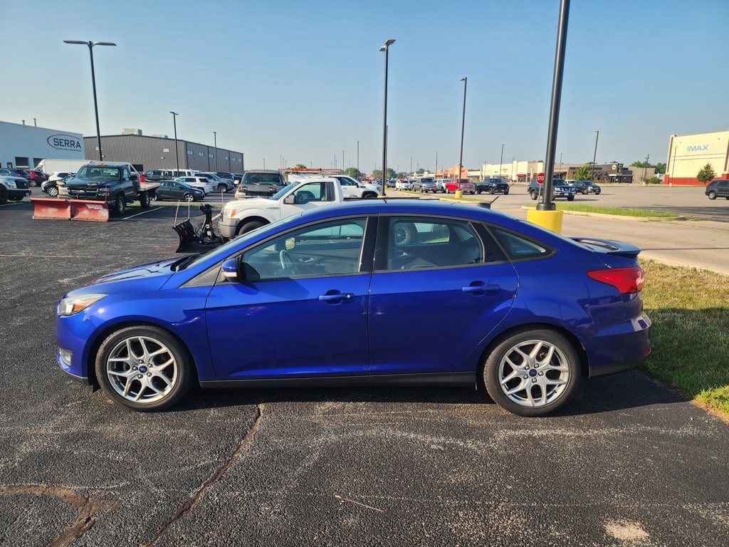 Used 2015 Ford Focus SE with VIN 1FADP3F26FL217833 for sale in Savoy, IL