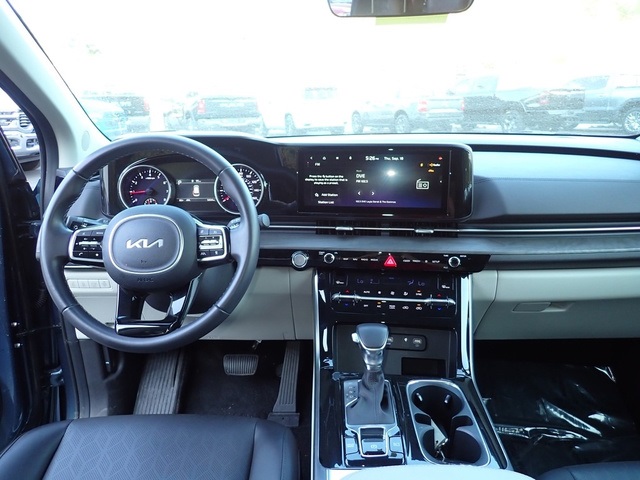 2024 Kia Carnival EX photo 17