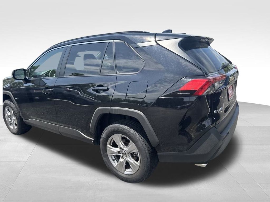 2022 Toyota RAV4 XLE photo 13