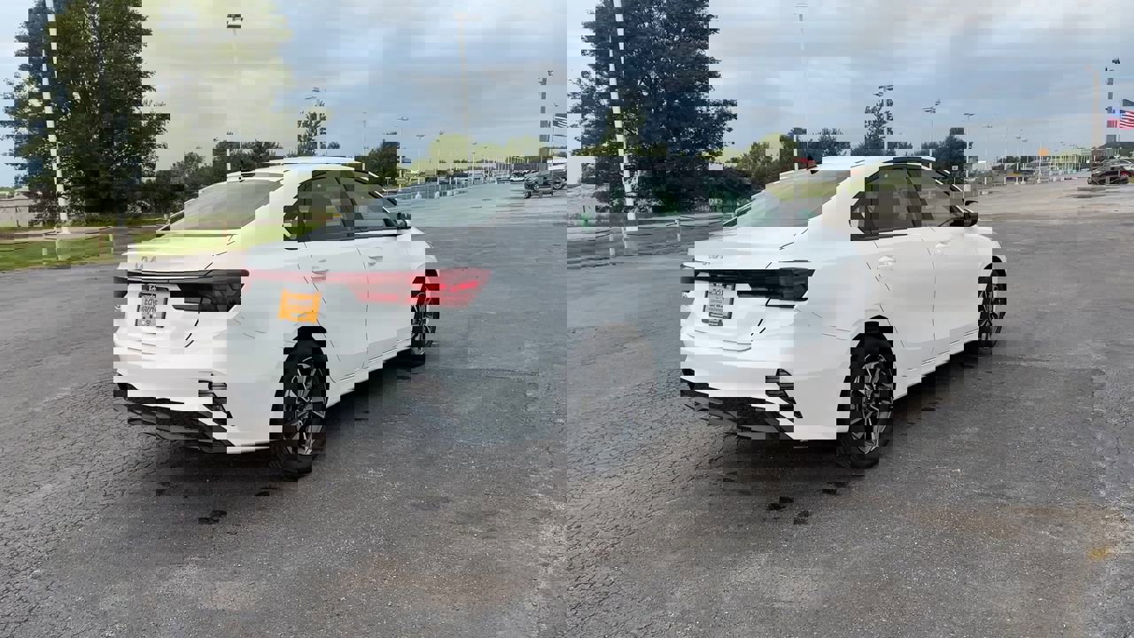 2024 Kia Forte LXS photo 8