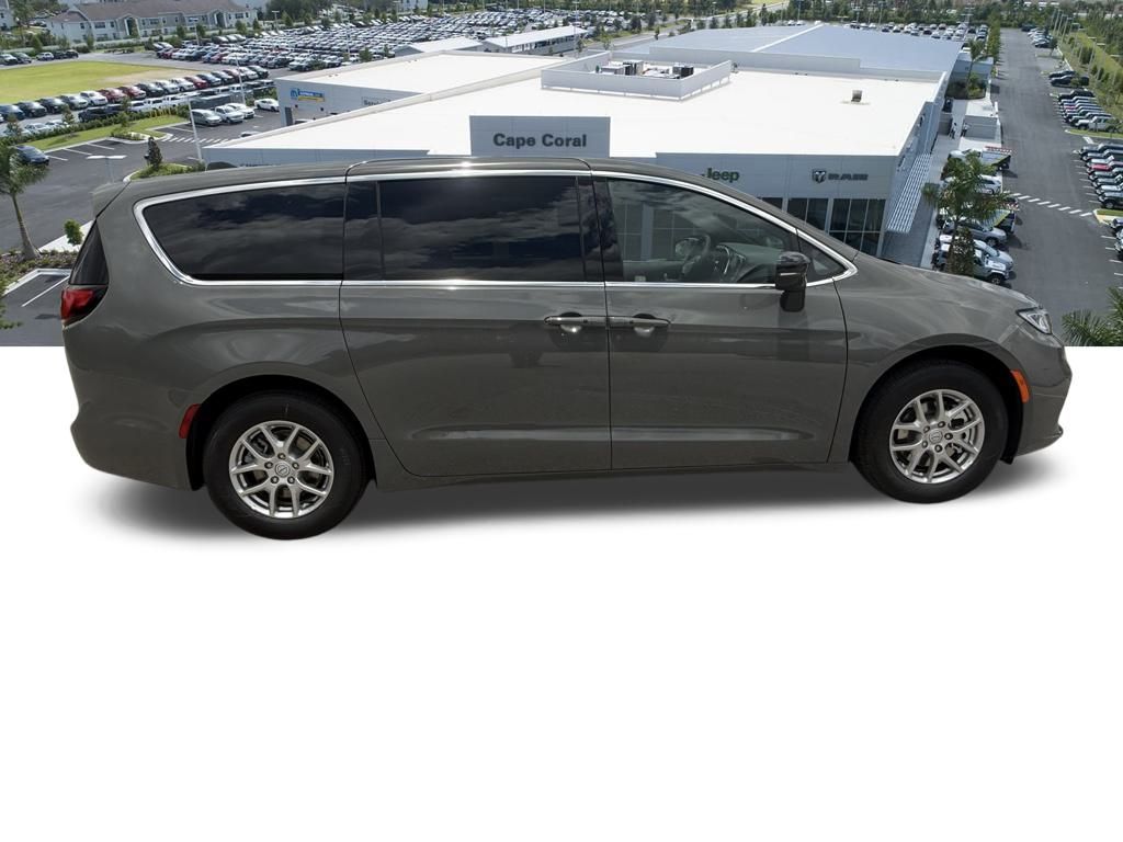 2025 Chrysler Pacifica photo 3