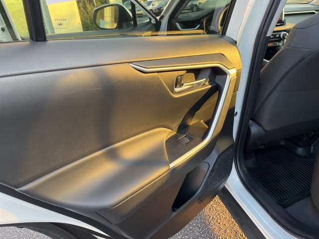 2024 Toyota RAV4 XLE photo 9
