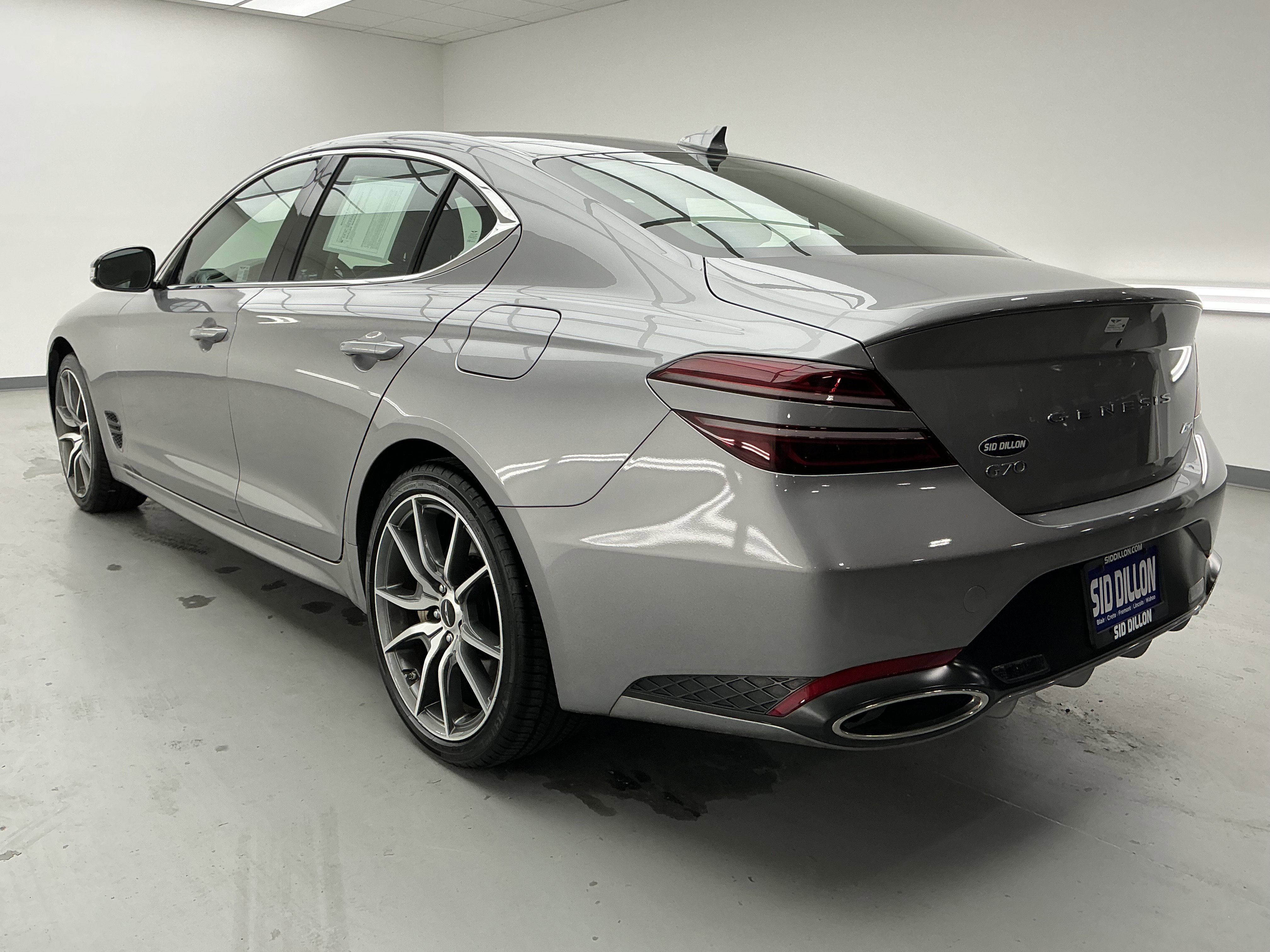 2025 Genesis G70 2.5T photo 3