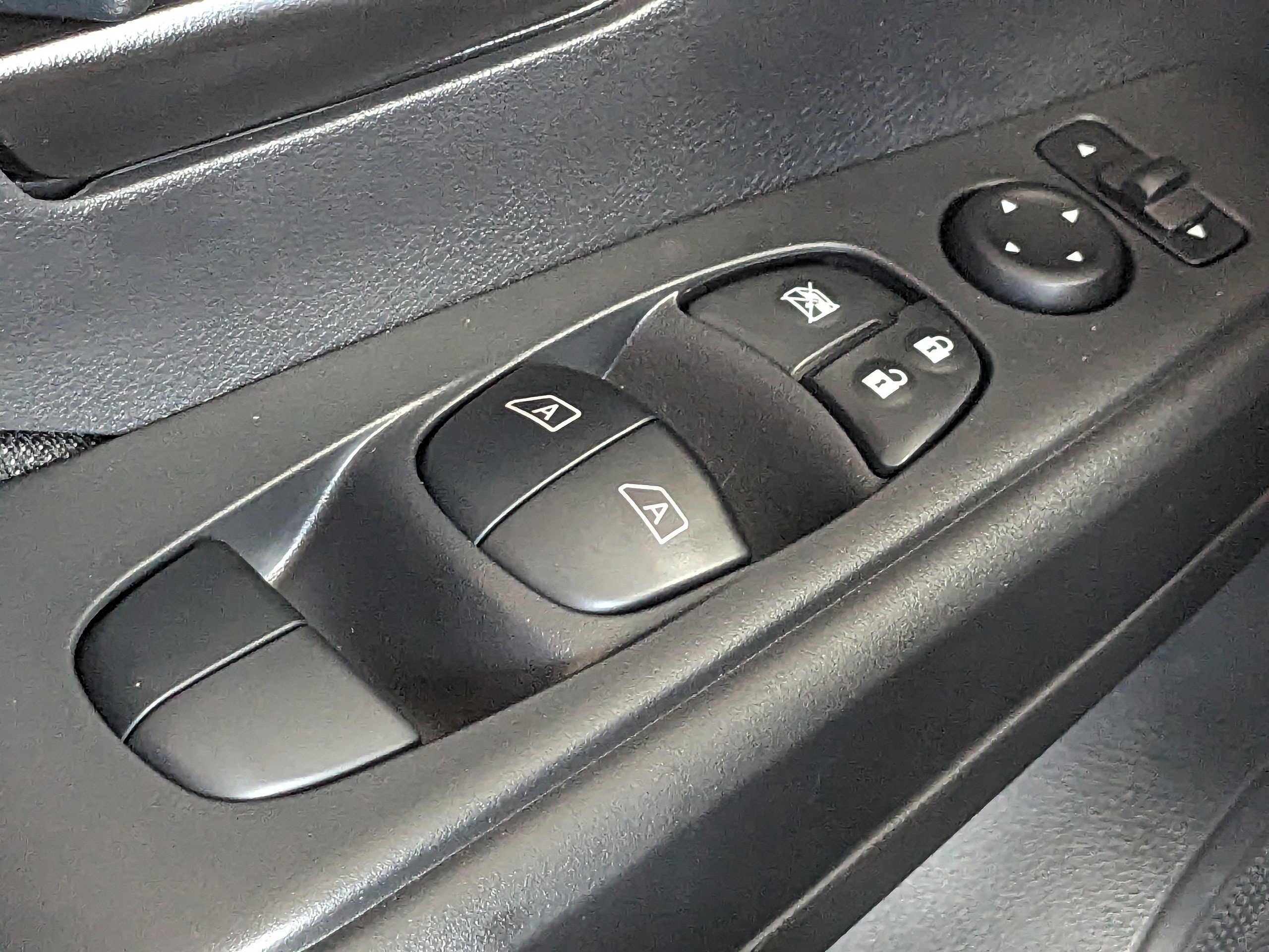 2025 Nissan Kicks Play S photo 19