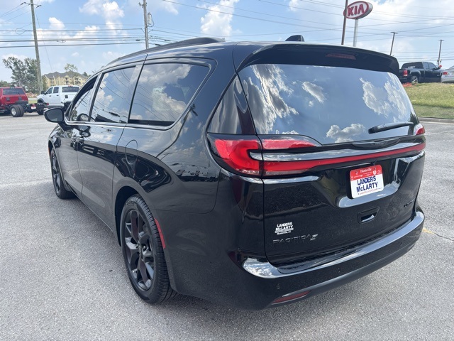 2026 Chrysler Pacifica Limited photo 3