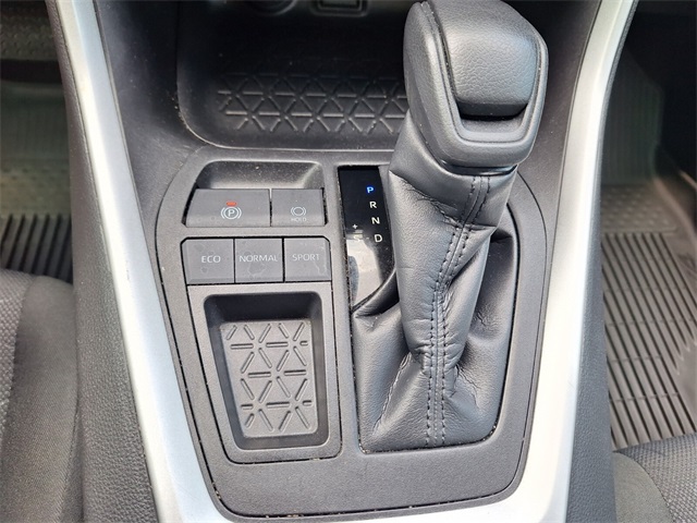 2022 Toyota RAV4 XLE photo 14