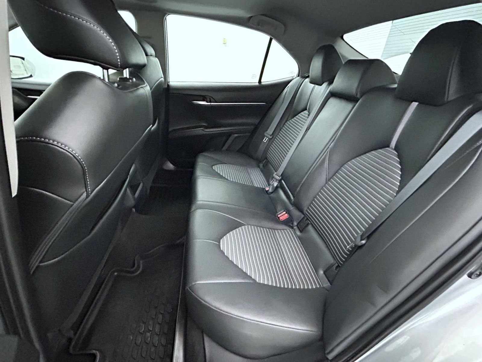 2023 Toyota Camry SE photo 19