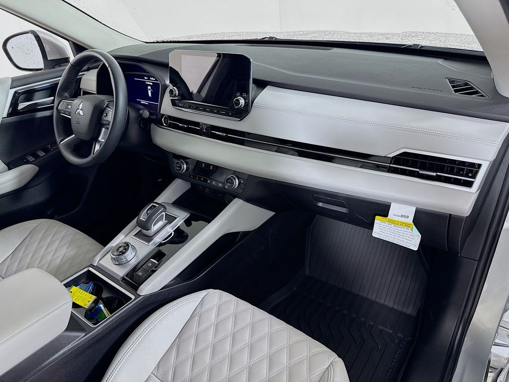 2024 Mitsubishi Outlander SEL photo 27