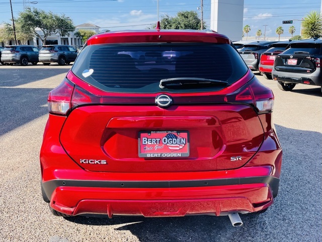 2023 Nissan Kicks SR photo 5