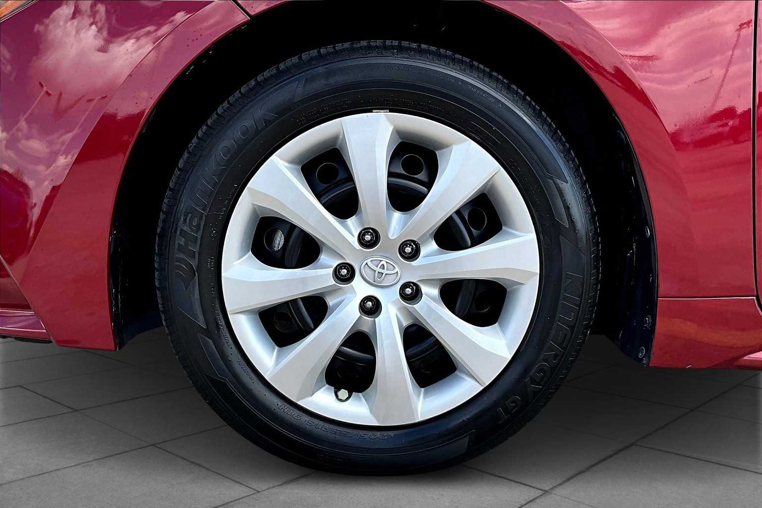 2022 Toyota Corolla LE photo 10