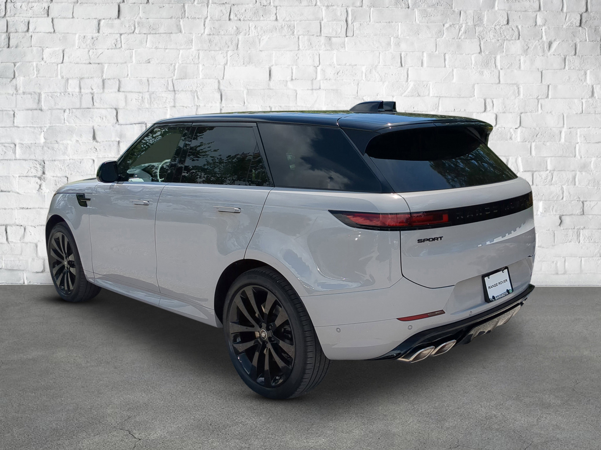 2025 Land Rover Range Rover Sport SE photo 2