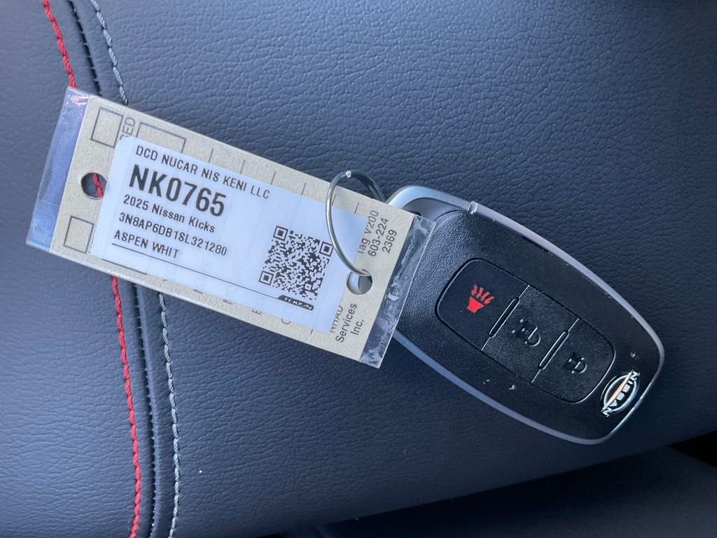 2025 Nissan Kicks SR photo 26