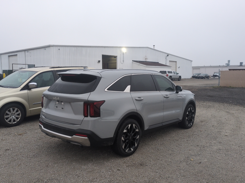 2024 Kia Sorento EX photo 4