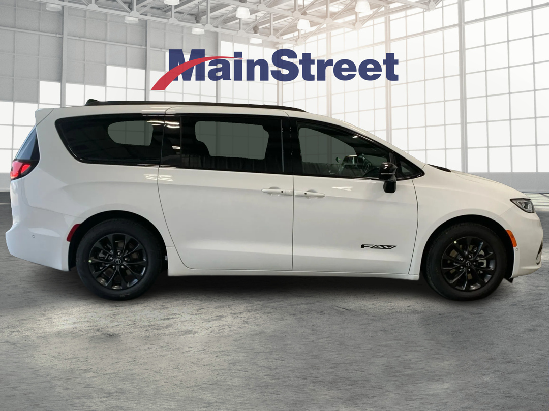 2025 Chrysler Pacifica photo 6
