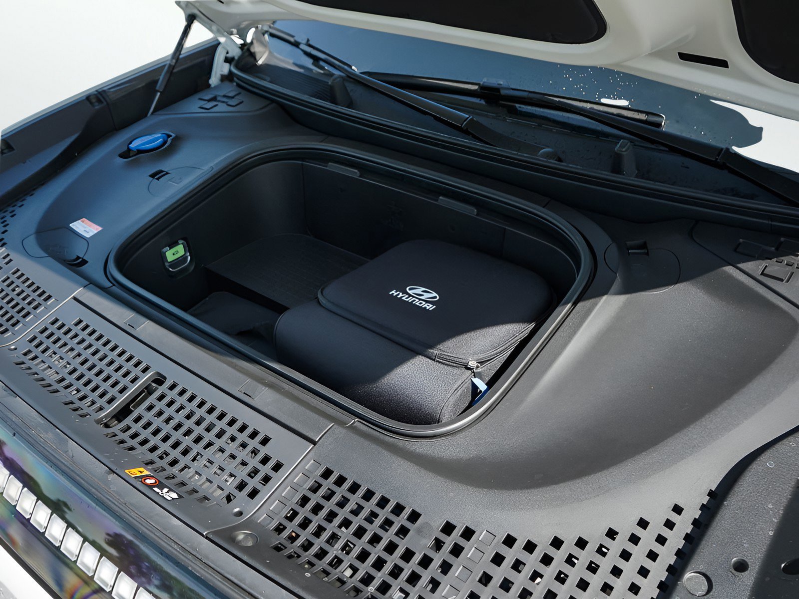 2026 Hyundai Ioniq SEL photo 4