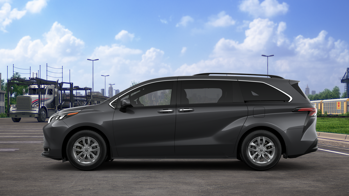 2025 Toyota Sienna XLE photo 4