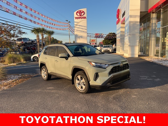 2023 Toyota RAV4 XLE's photo